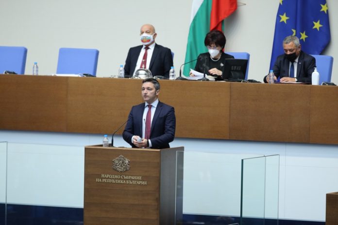 Вигенин: Българският парламент не може да бъде държан на тъмно по въпроса с отношенията ни с РС Македония