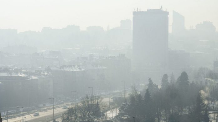 Фандъкова: Основният замърсител на въздуха в София е отоплението на дърва и въглища