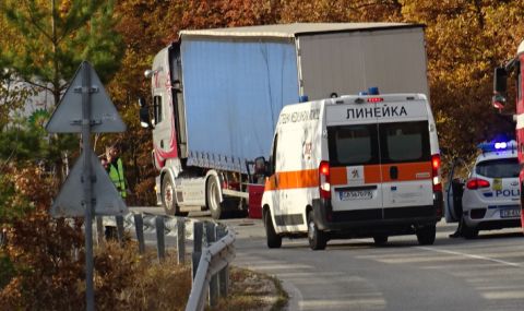 Верижна катастрофа на пътя София – Варна, борят се за живота на пострадал