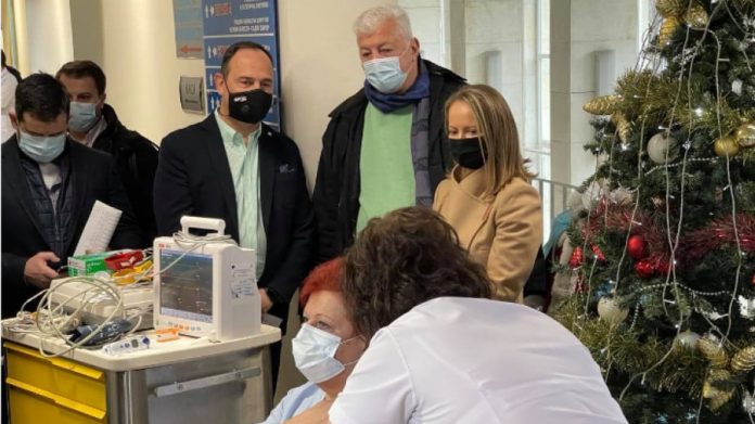 В първия ден от кампанията в Пловдивско са ваксинирани 280 медици