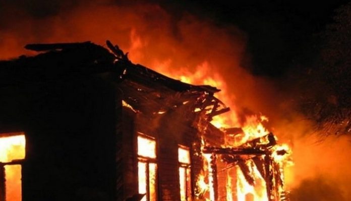 Двама изгоряха при пожар в Мездренско на Коледа