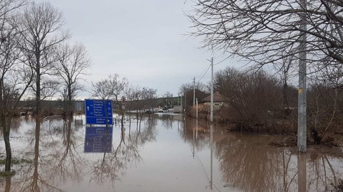 МОСВ предупреждава за опасност от наводнения, пет реки застрашени от преливане