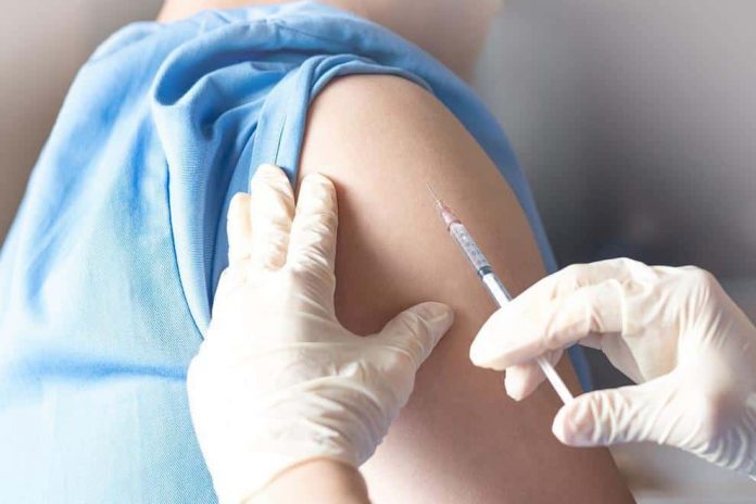19 от ваксинираните лица са получили странични реакции