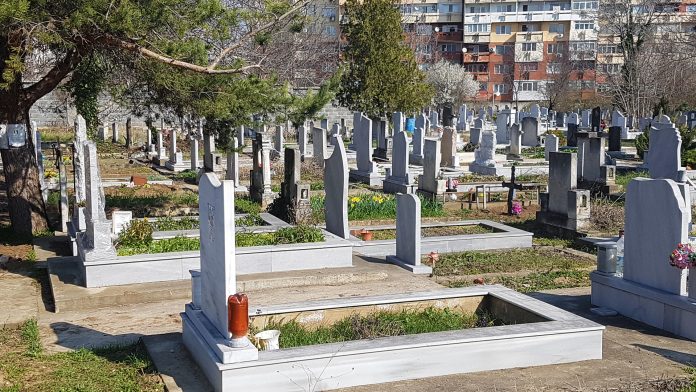 Глоби за русенци, които не поддържат гробовете на близките си