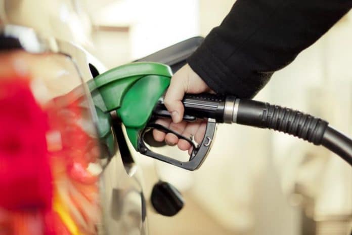 Парламентът реши: Ще получаваме ваучери за гориво и транспорт