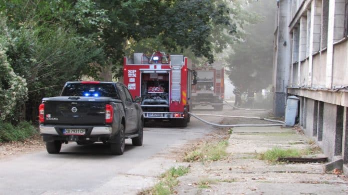 Пожар избухна в Средношколското общежитие в Русе