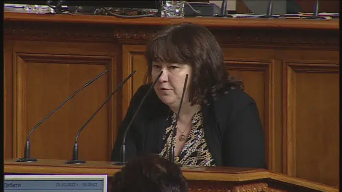Министър Велкова: На минус 1,6 млрд. лв. сме