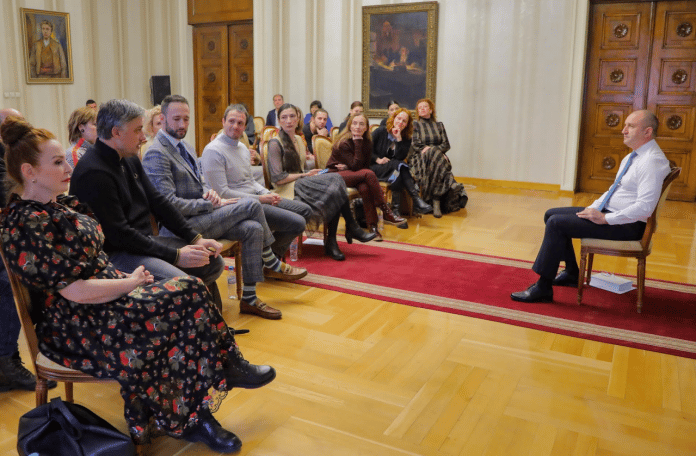 Президентът прие и изслуша артисти от Народния театър