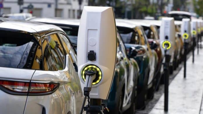 Увеличават броя на зарядните колонки за електрически автомобили в Русе