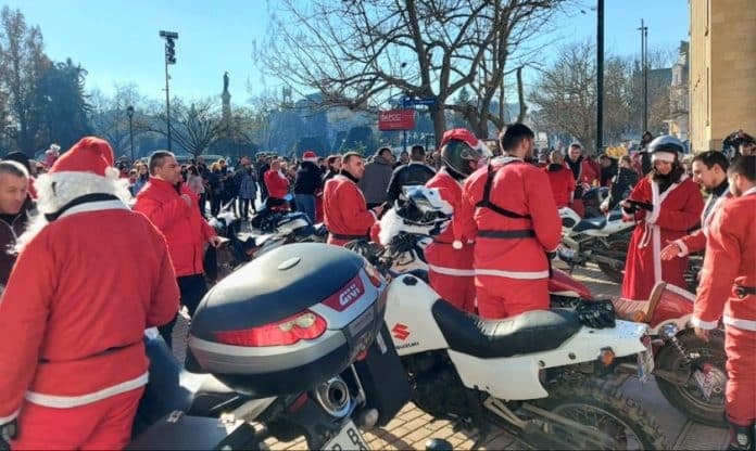 Десетки мотористи в Русе се преоблякоха като Дядо Коледа