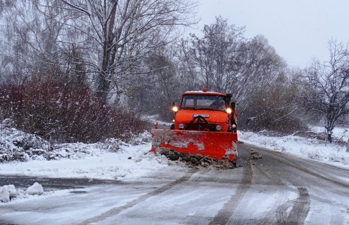 20 снегорина чистят пътищата в Русенско