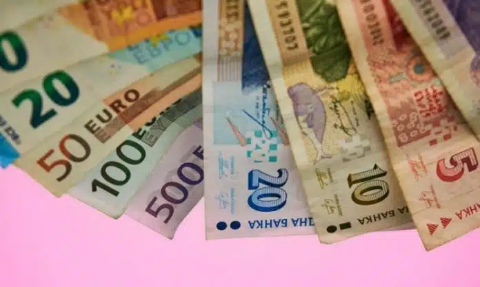 Министър Стоянов стресна: От 1 юни цените навсякъде ще са и в евро, и в лева