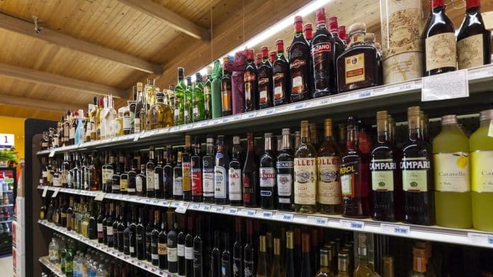 42-годишен мъж сви две бутилки марково уиски от магазин в Русе