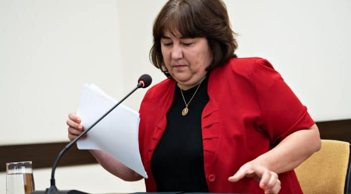 Министър Велкова днес: България не е пред фалит, нито бордът ще пада