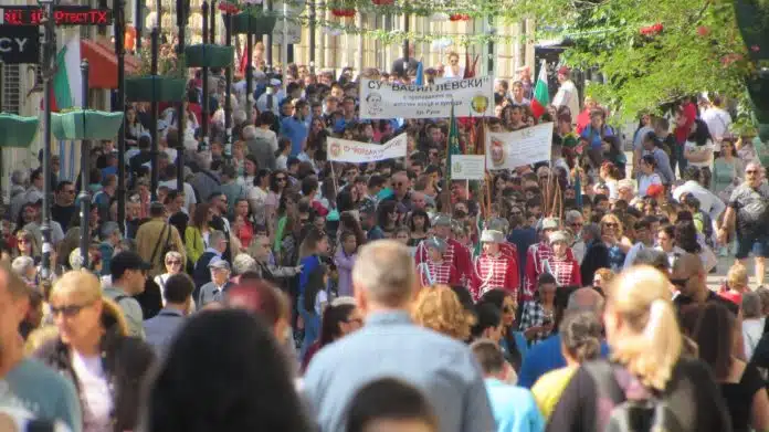 Хиляди ученици и учители шестваха в Русе за 24 май