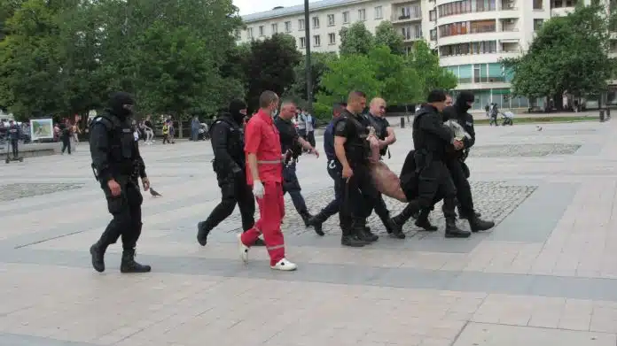 Барети обезвредиха буйстващ културист в центъра на Русе