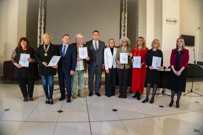 На тържествено заседание на ОбС бяха връчени званията „Почетен гражданин“ на Русе