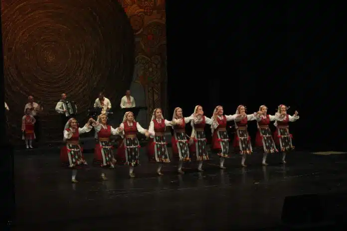 Фолклорен танцов ансамбъл „Здравец“ отбеляза своята 70-а годишнина с концерт - спектакъл